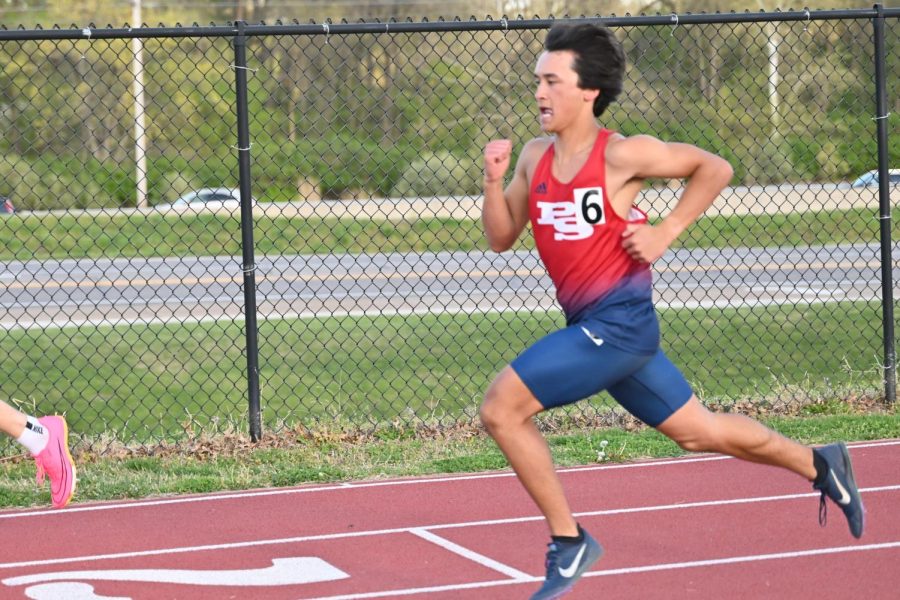 Sophomore distance runner Nathaniel Kim streaks down the track at a recent meet. Photo by Nick Winzen.