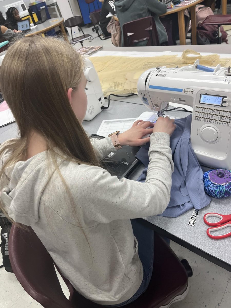 Freshman+Evelyn+Anthes+works+on+sewing+her+project+in+Mrs.+Winslows+Fashion+Apparel+and+Housing+Design+class.+