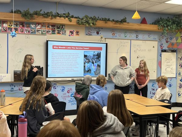 (Left) Brianna Clifton, Natalie Berger, and Ila Smith give a presentation on the Service Team 
